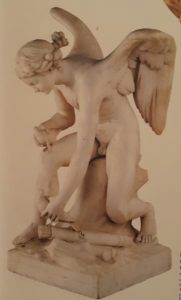 Луи Клод Вассе (1716-1772), француз. Амур, сидящий на берегу моря, собирающий голубей с колесницы Венеры. Мрамор. Лувр