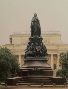 Фото. Памятник Екатерине II в Санкт-Петербурге. Авторы М.О.Микешин, М.А.Чижов, А.М.Опекушин. 1873
