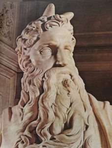 Фото. Микеланджело. Голова Моисея. 1513-1514. Фрагмент. Гробница Юлия II. Начата в 1513, окончена в 1547. Церковь Сан Пьетро ин Винколи