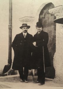 Фото. М.В.Нестеров и А.В.Щусев у церкви Марфо-Мариинской обители в Москве. Фото 1911-1912