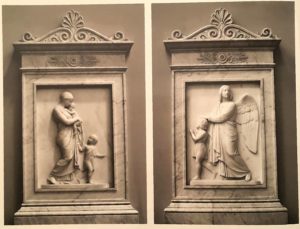 Торвальдсен. Слева: Христианская любовь. 1838 (по модели 1810). Справа: Ангел хранитель. 1838. Оба барельефа в соборе Богоматери в Копенгагене