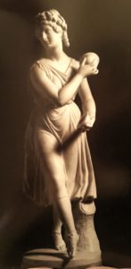 Фиг.12. Луиджи Бьенеме (годы жизни 1795-1878). Танцующая вакханка. Сделана в 1854 в мраморе по модели 1838