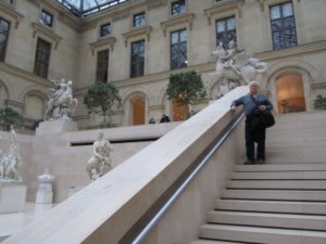 "Слава" и "Меркурий" Куазевокса в зале Марли в Лувре. Фото автора