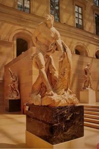Двор Пюже в Лувре. На переднем плане «Милон Кротонский», на втором плане «Персей и Андромеда» - обе скульптуры созданы Пюже.