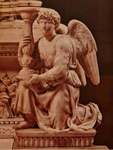 Микеланджело. Ангел с подсвечником. 1494-1495. Базилика Сан Доминико. Болонья. Мрамор. Высота 51, 5 см, включая основание