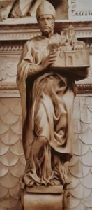 Микеланджело. Св. Петроний. 1494-1495. Базилика Сан Доминико. Болонья. Высота 64 см